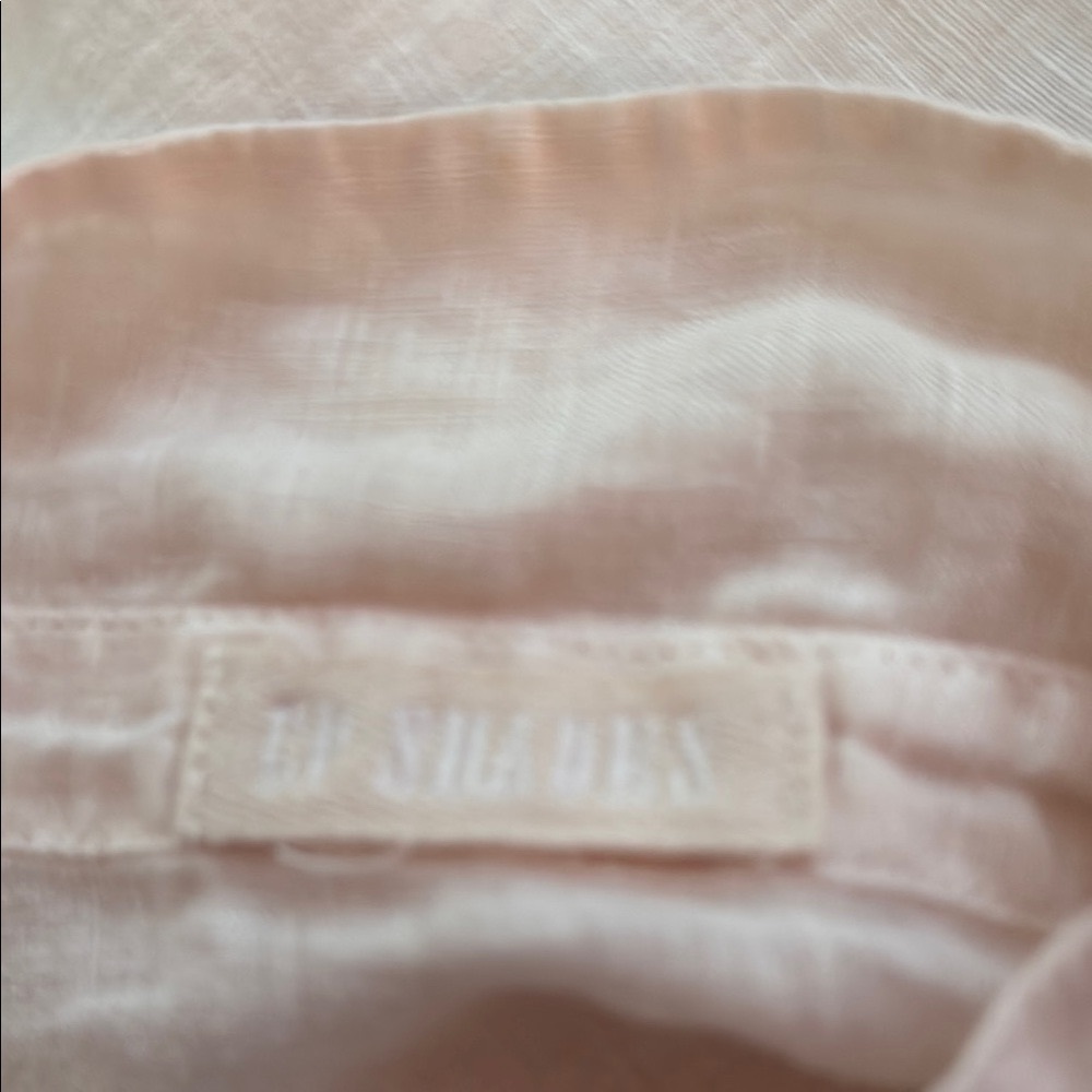 Linen blouse in blush pink.P to P is 21.Length from top button is 24.Sl. is 25.